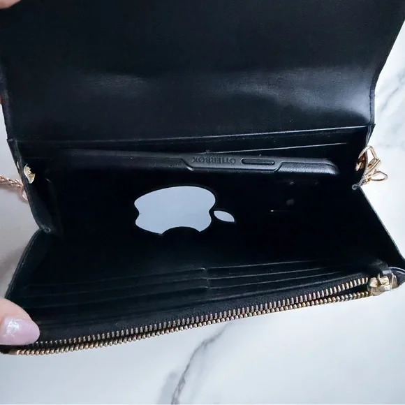 Authentic YSL Ligne Leather wallet on chain - Picture 7 of 13